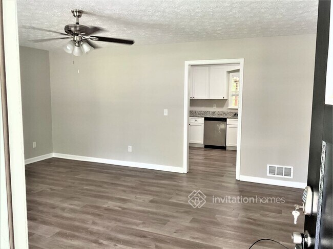 Building Photo - 5415 Mercedes Dr