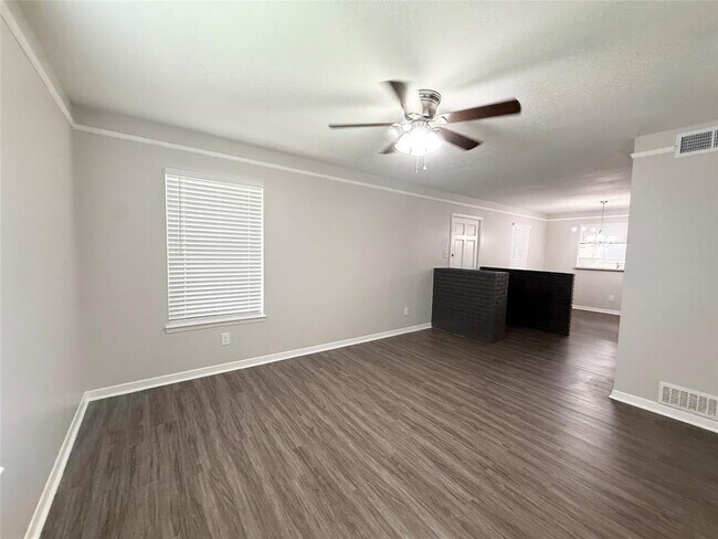 Building Photo - 500 Willow Dr