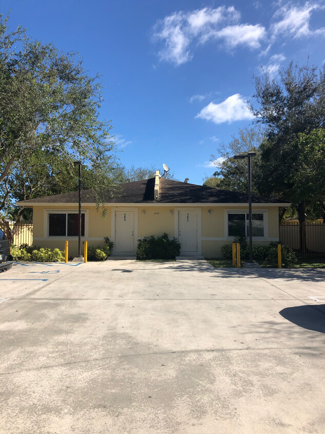 Primary Photo - 102 Redland Rd