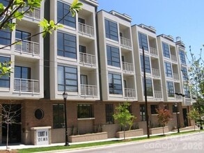 Building Photo - 525 E 6th St