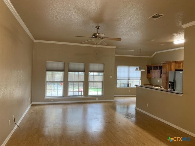 Building Photo - 115 Squire Loop
