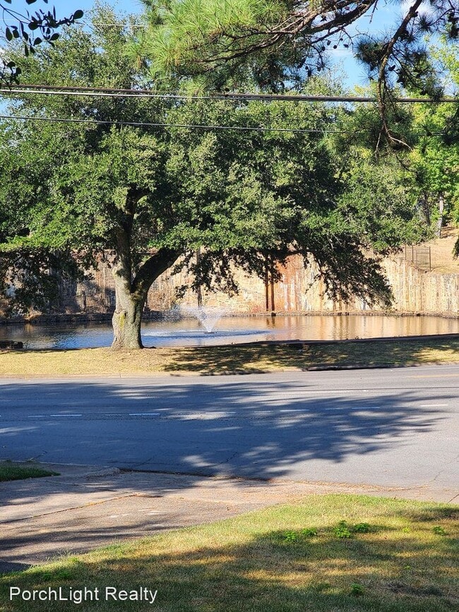 Building Photo - 3 br, 2 bath House - 4723 Lakeshore Drive