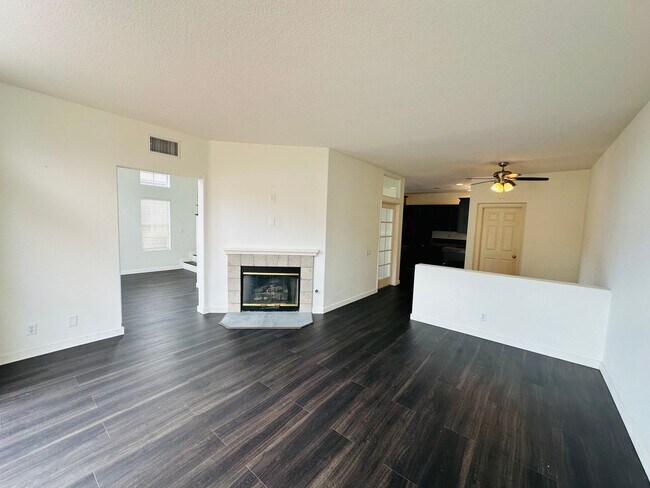 Foto del edificio - 3 Bed 2.5 Bath Condo in Yorba Linda