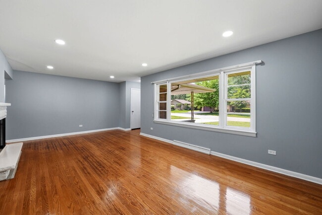 Building Photo - 152 Crestwood Dr