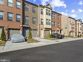 Building Photo - 4810 Vista Glen Ln