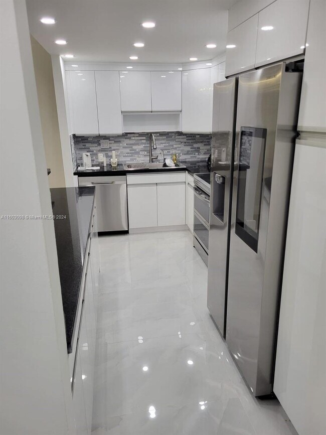 Foto del edificio - 20381 NE 30th Ave