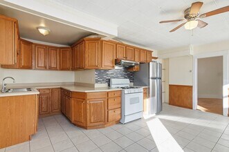 Building Photo - 223 School St