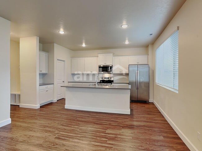 Foto del edificio - 954 N Barkvine Ave