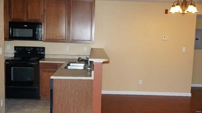 Foto del edificio - 10201 Spring Creek Ln