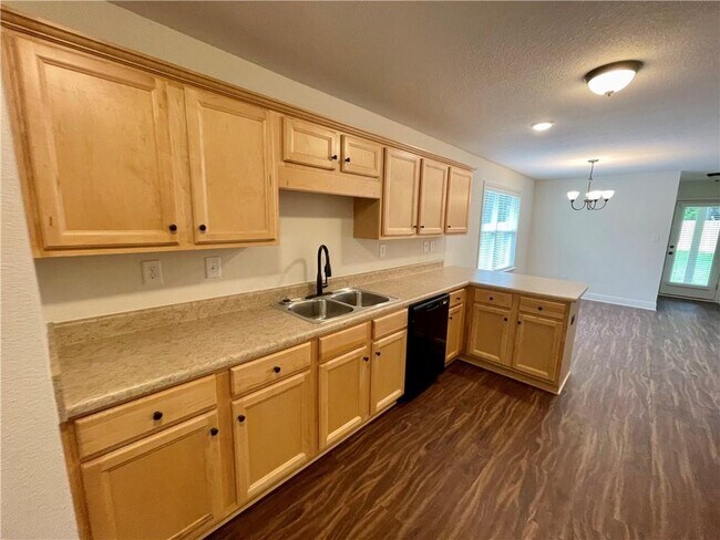 Building Photo - 1185 Forest Glen Dr W