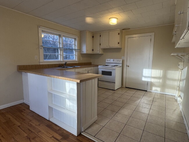 Building Photo - North Hall Rental Available