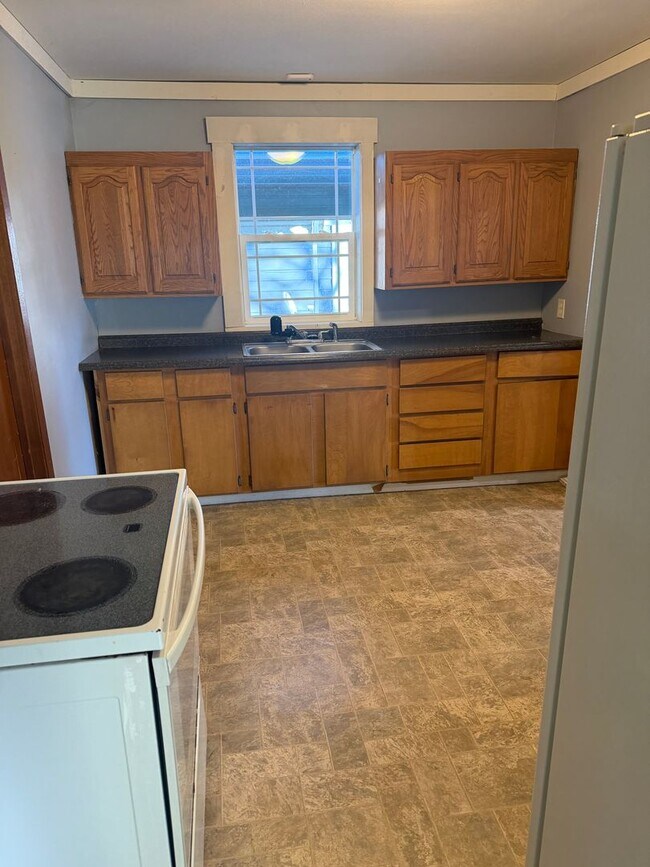 Building Photo - Hutchinson Rental