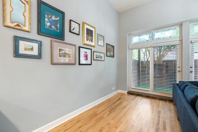 Foto del edificio - 1760 W Wrightwood Ave
