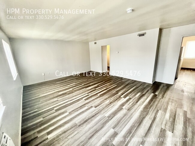 Building Photo - Remolded Three Bedroom Apartment for Rent