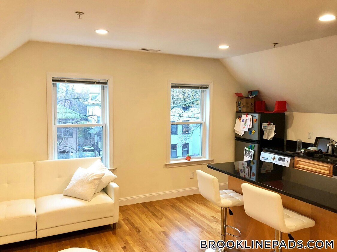 Primary Photo - 172 Fuller St