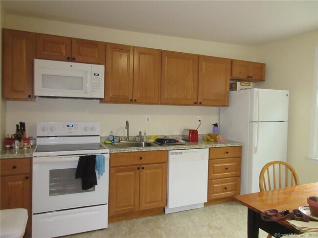 Foto del edificio - 277 Whisconier Rd