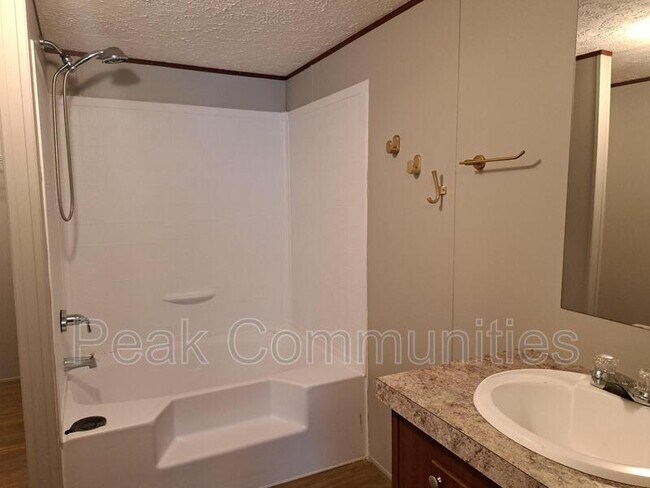 Building Photo - 162 Shady Brook Hts