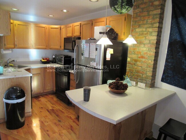 Building Photo - 1540 Tremont St
