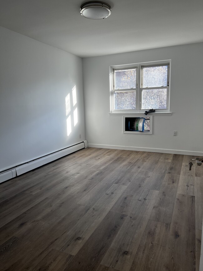 Master Bedroom With bathroom - 9422-3 57th Ave