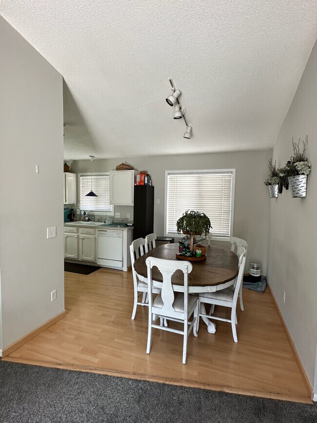 Foto del edificio - 5796 Cedarwood St NE