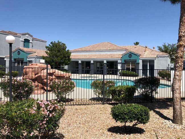 Foto del edificio - Spacious 2Bed/2Bath 2nd Floor Condo located in The Reagent at Town Center !