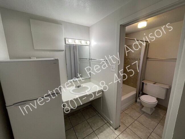Building Photo - Studio in South Salt Lake!