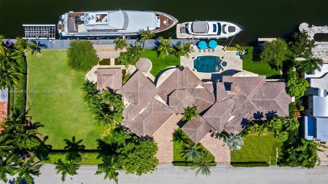 Building Photo - 400 Royal Plaza Dr
