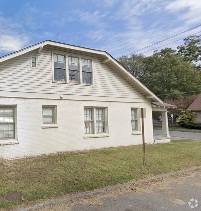 Building Photo - 801 Willow St