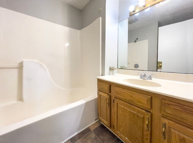 Foto del edificio - 114 E 8th St