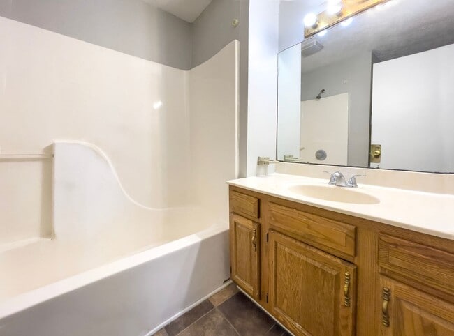 Building Photo - 114 E 8th St