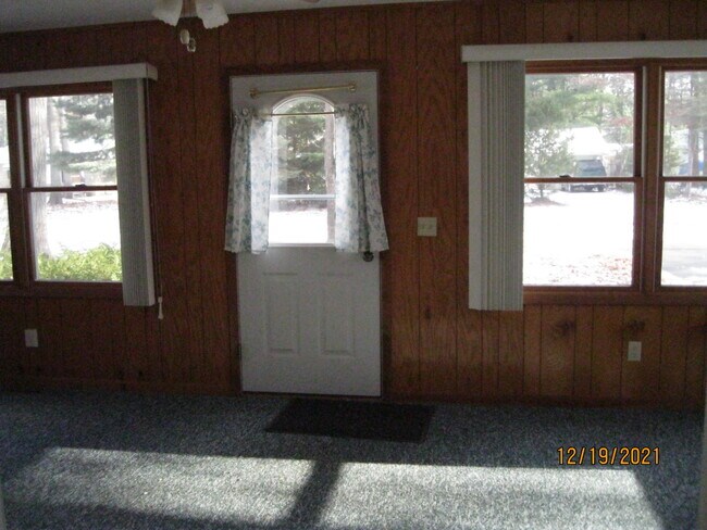 Building Photo - 135 Kimberly Dr