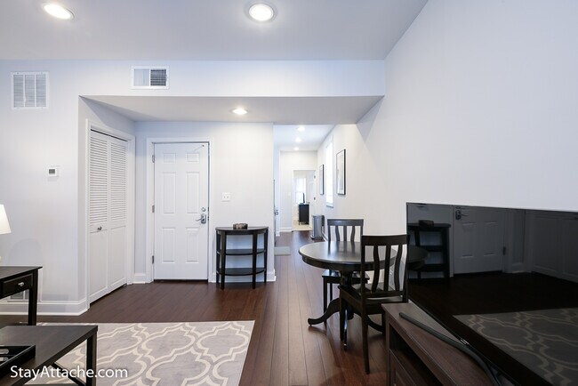 Building Photo - 1409 Hopkins St NW