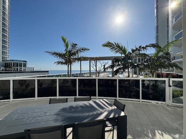 Foto principal - 15811 Collins Ave
