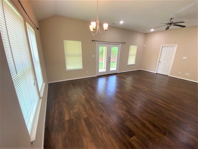 Foto del edificio - 7637 Tully St