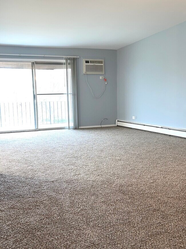 Building Photo - 2556 Waterbury Dr