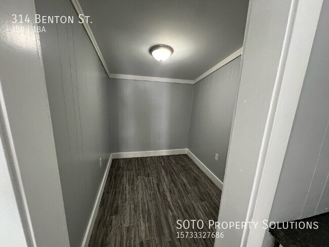 Building Photo - 314 Benton St