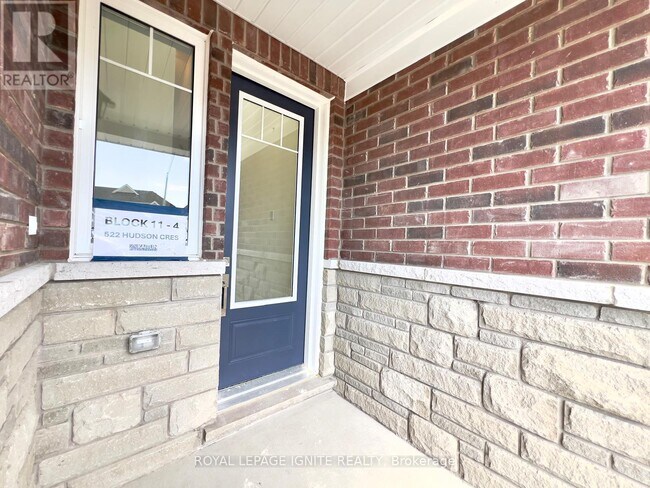 Building Photo - 522 Hudson Cres