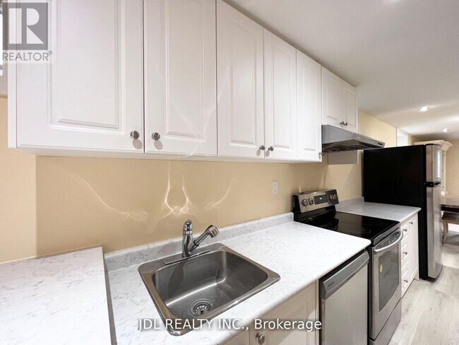 Building Photo - 23 Toporowski Ave