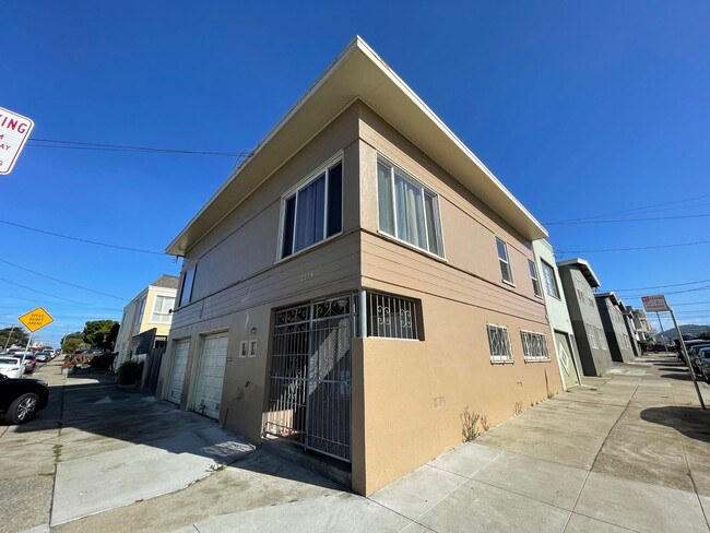 Foto del edificio - 3 BR / 2 BA Single Family Home, Hardwood F...