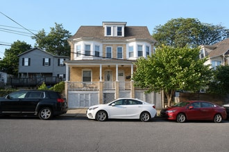 Building Photo - 713 Spring Garden St