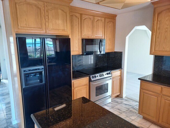 Foto del edificio - BEAUTIFUL TWO LEVEL 4BD/3BA HOME AVAILABLE IN NEWARK, CA !!!!!!