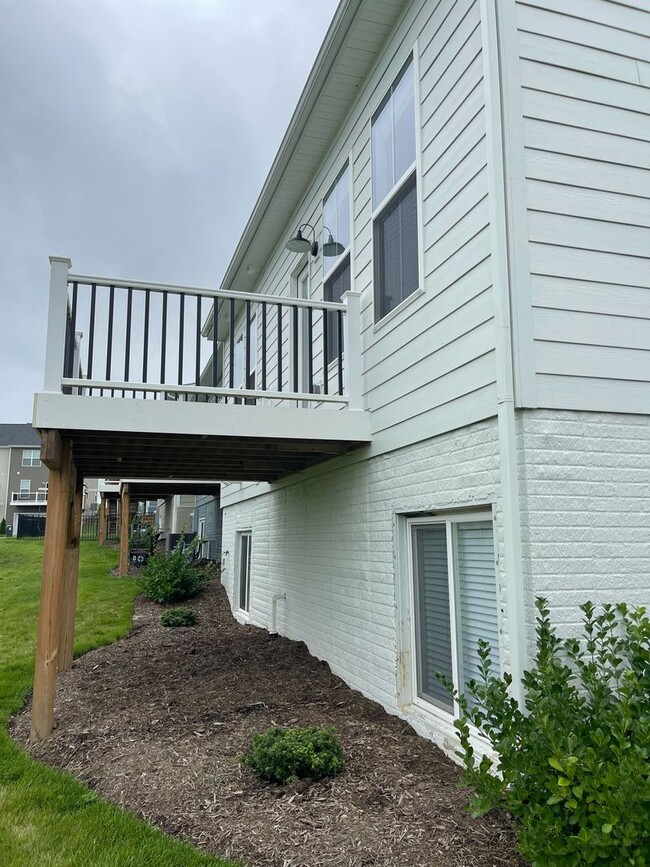 Building Photo - Spacious Home in Westhill Community