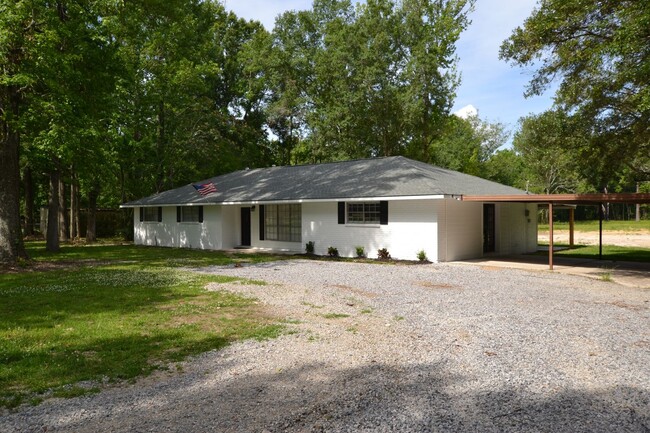 Foto del edificio - Zachary School District!  Rustic Country L...