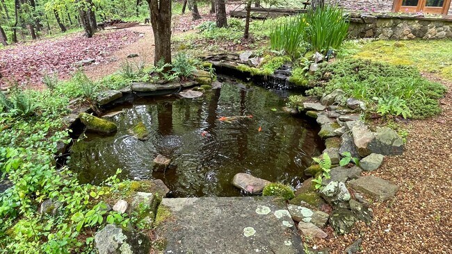 Foto del edificio - 561 Sand Mountain Rd