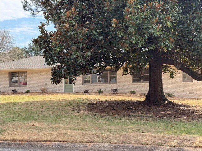 Foto del edificio - 475 Maxwell Rd