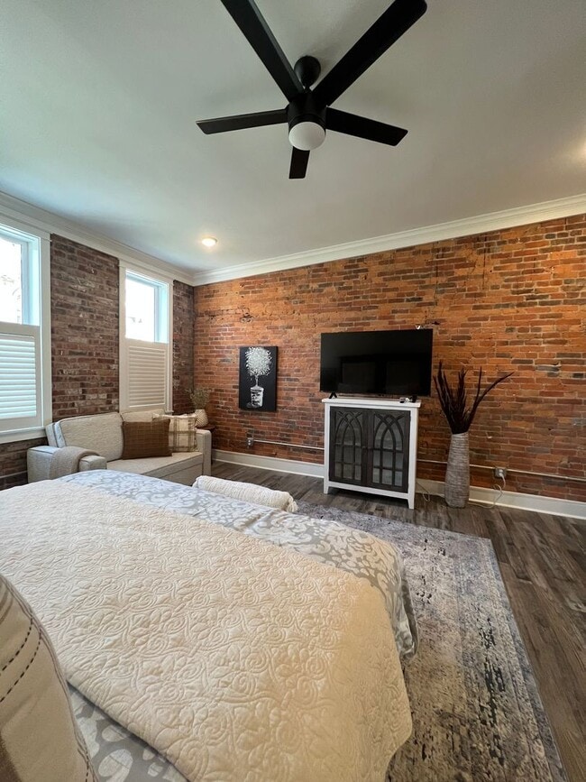 Building Photo - One Bedroom Downtown Lafayette - Fully Furnished