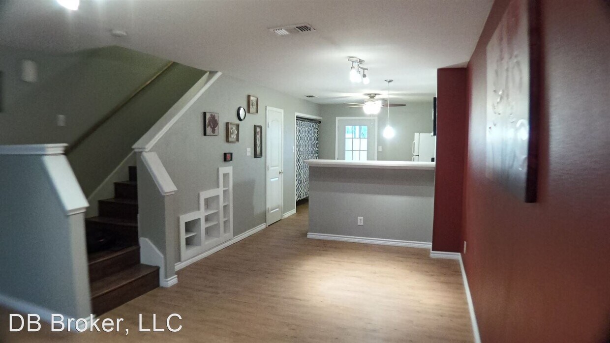 Primary Photo - 2 br, 2.5 bath House - 8 Bratton Drive