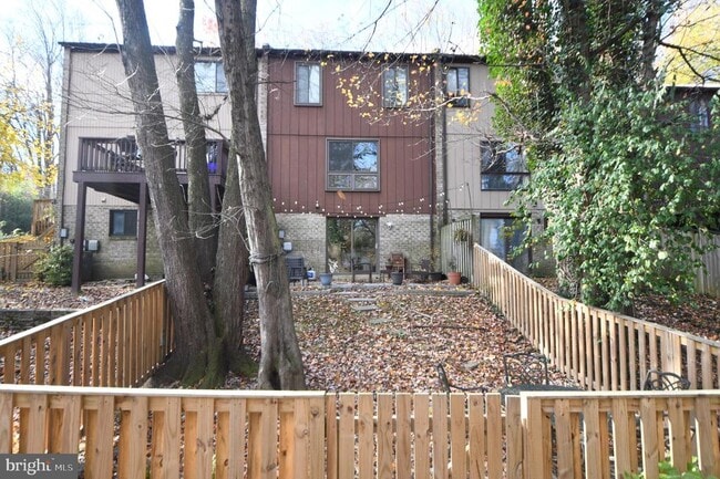 Foto del edificio - 7812 Briardale Terrace