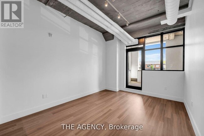 Building Photo - 120 Huron St