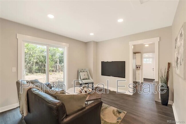 Building Photo - 2868 Benton St